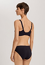 HANRO_B_W_InvisibleTouch_SoftCupBra_071139_070019_045.jpg
