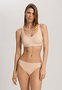 HANRO_B_W_InvisibleTouch_SoftCupBra_071139_070274_040.jpg