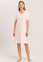 HANRO_B_W_MomentsNW_SSLVNightdress100cm_077040_071334_060.jpg
