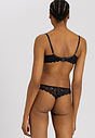 HANRO_B_W_Moments_PaddedBra_071503_070019_045.jpg