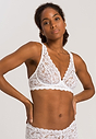 HANRO_B_W_Moments_SoftCupBra_071465_070101_040.jpg
