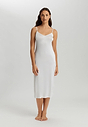 HANRO_B_W_SatinDeluxe_Bodydress110cm_071078_070102_040.jpg