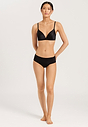 HANRO_B_W_SatinDeluxe_PaddedSoftCupBra_071071_070019_060.jpg