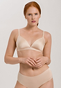 HANRO_B_W_SatinDeluxe_PaddedSoftCupBra_071071_070858_040.jpg
