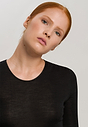 HANRO_B_W_WoolenSilk_LSLVShirt_071409_070018_090.jpg