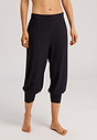 HANRO_B_W_Yoga_CropPants_078797_072199_040.jpg