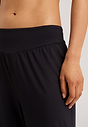 HANRO_B_W_Yoga_CropPants_078797_072199_090.jpg
