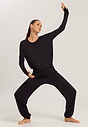 HANRO_B_W_Yoga_LSLVShirt_078796_072199_061.jpg