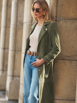 How to Add Bold Color to a Neutral Wardrobe