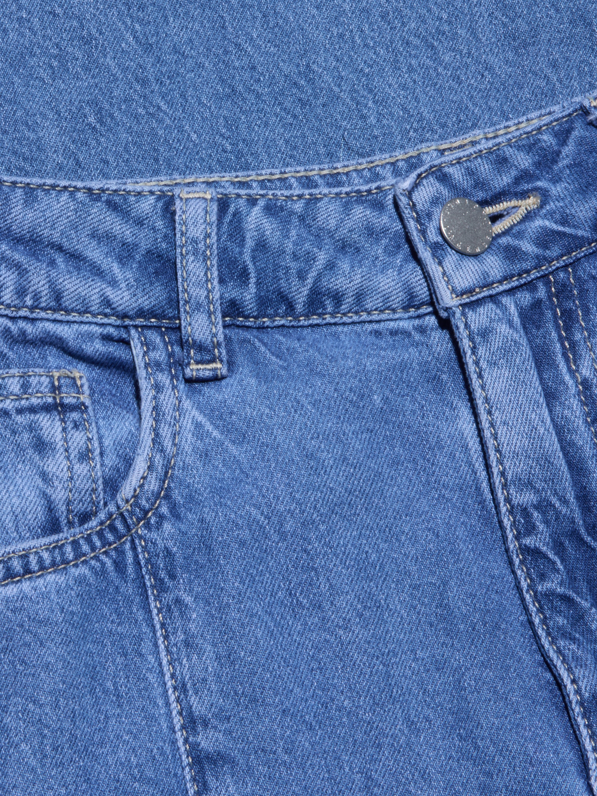 Close-up of the waistband and front pocket of the Niles Wide-Leg Jean in blue lightweight denim, featuring a metal button, belt loop, and detailed stitching on the fabric.