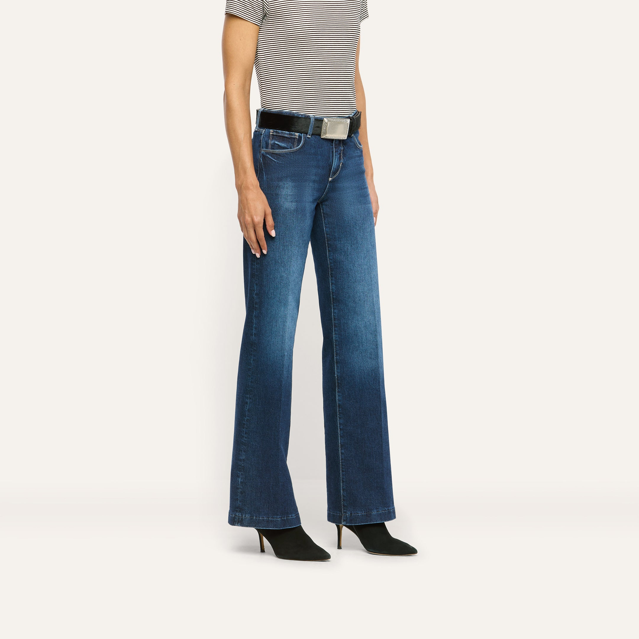 Joanne Low-Rise Wide-Leg Jean in dark blue, styled with a black belt featuring a silver rectangular buckle.