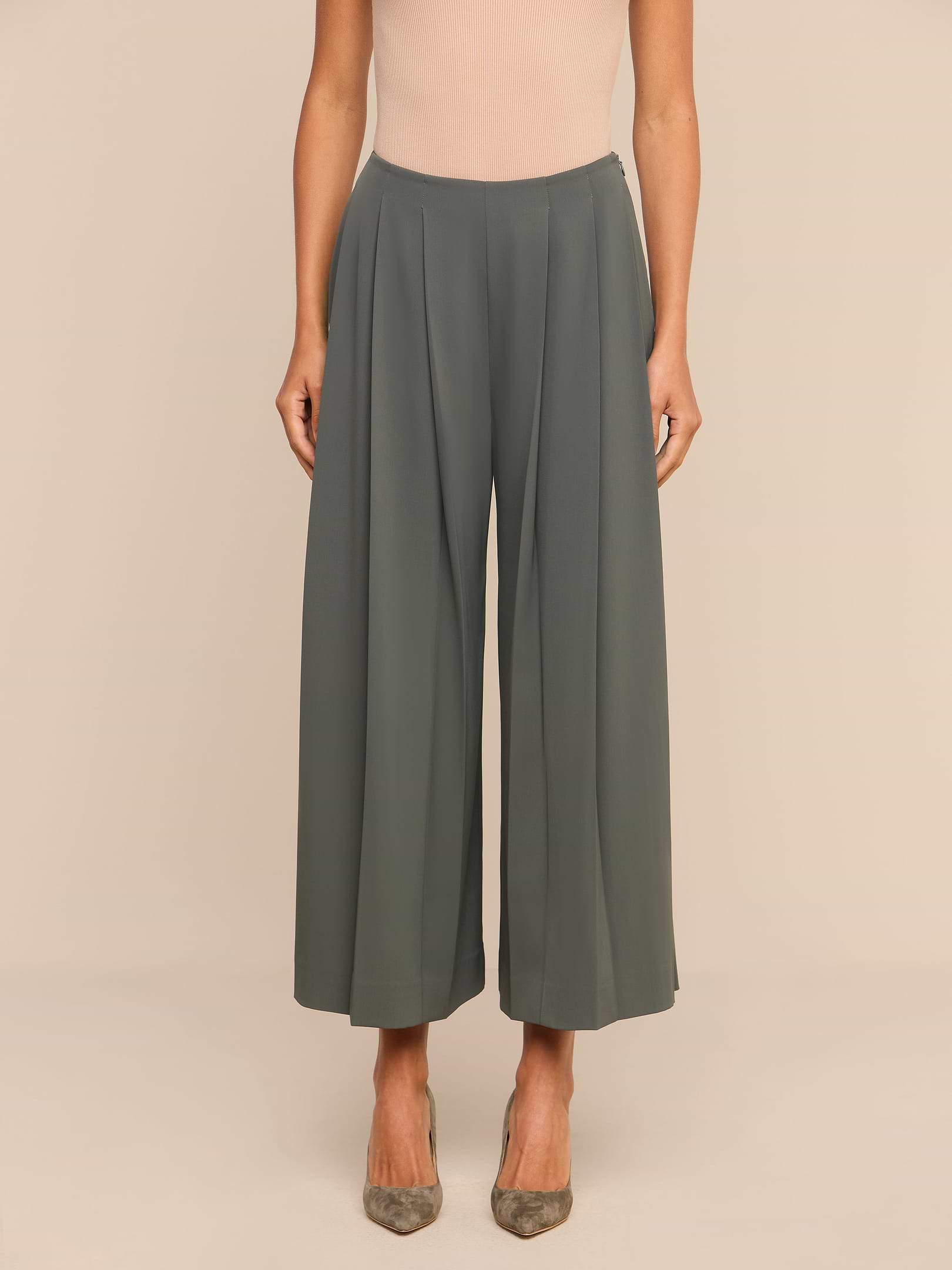 Novalynn Cropped Pleated Pant in Ash Olive | L'AGENCE