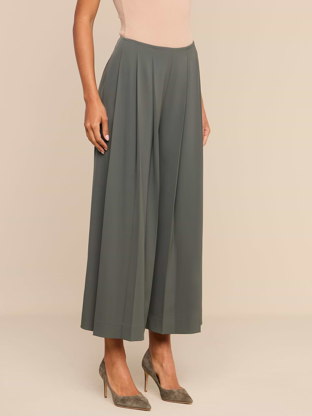Novalynn Cropped Pleated Pant in Ash Olive | L'AGENCE