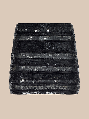 تتميز تنورة Dion Sequin Sequin Mini Skirt بصفوف أفقية من الترتر اللامع والقماش الأسود المزخرف مما يجعلها القطعة المثالية لإطلالة ليلية مميزة، وتظهر على خلفية باللون البيج السادة.