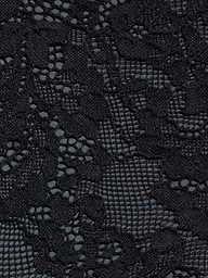Primo piano sul tessuto in pizzo nero della canotta Rosel Lace, caratterizzata da un intricato motivo floreale con zone in rete e zone a tinta unita che mettono in risalto le delicate cuciture e i dettagli materici della canotta.