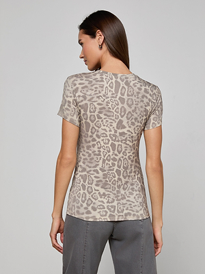 A woman with straight brown hair is shown from the back, wearing the bestselling Ressi Fitted Tee in gray leopard print and gray pants against a plain light gray background.