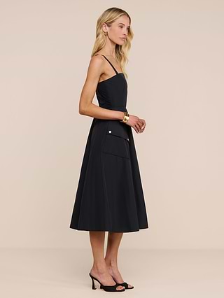 gold dress with black heels 13 Dazzling Shoe Styles to Wear With Any Gold Dress