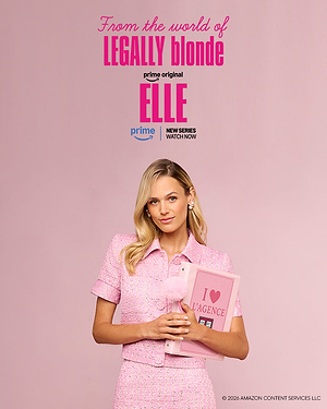 Eine blonde Frau in einem rosa Outfit hält vor einem rosa Hintergrund einen rosa Ordner mit der Aufschrift „I ♥ LAGENCE“ in der Hand. Über ihr steht der Text: Aus der Welt von „Legally Blonde“, „ELLE“ und der neuen Prime-Video-Serie.