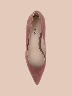Vue de dessus dun escarpin en daim Maelle en mauve avec LAGENCE visible à lintérieur, sur un fond beige clair.