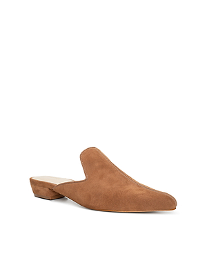 The Como Slipper is a single tan suede mule with a low square heel, pointed toe, and memory foam insole for comfort, shown on a white background.