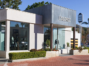 Modern building with 'L'Agence' sign on a clear day