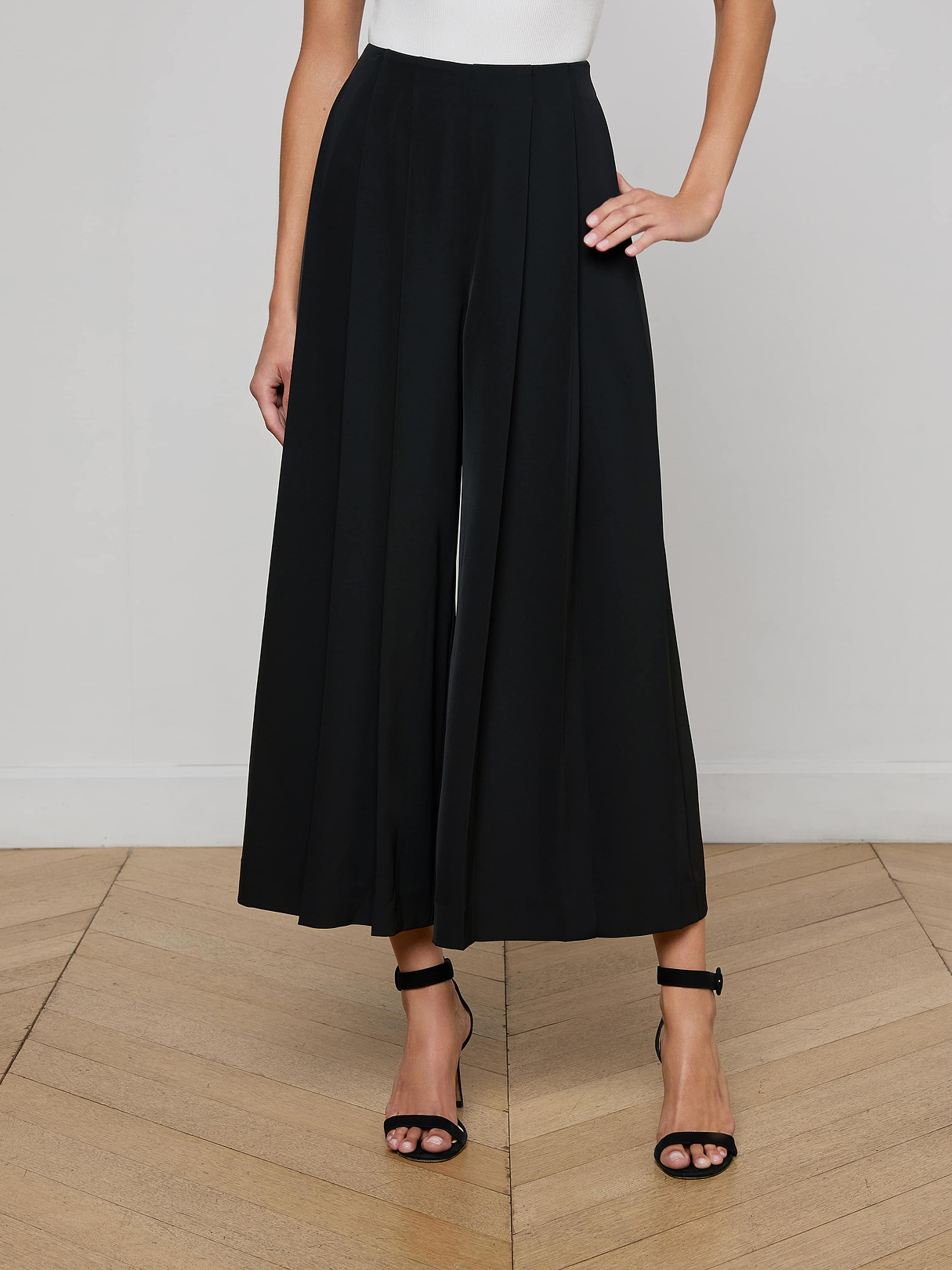 Novalynn Cropped Pleated Pant in Black | L'AGENCE