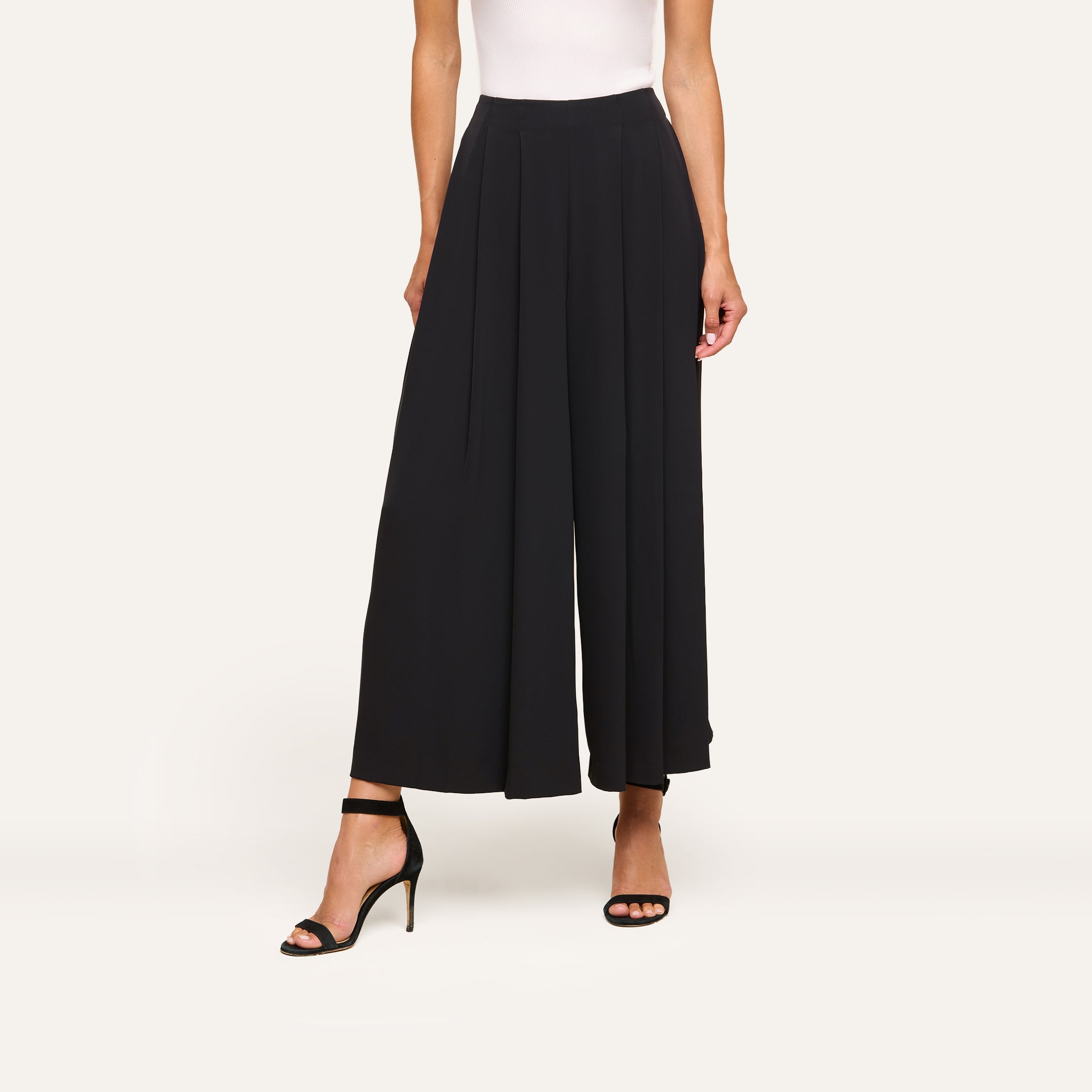 Novalynn Cropped Pleated Pant in Black | L'AGENCE