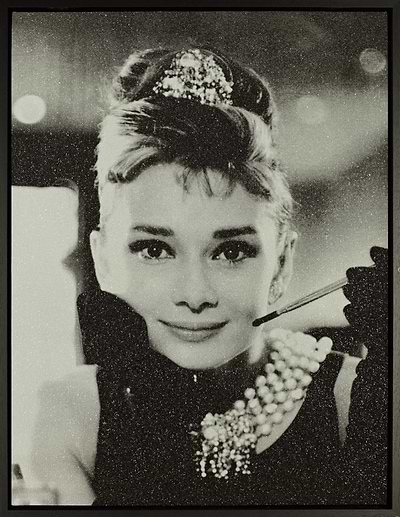 Audrey Hepburn (Femme Fatale), 2019