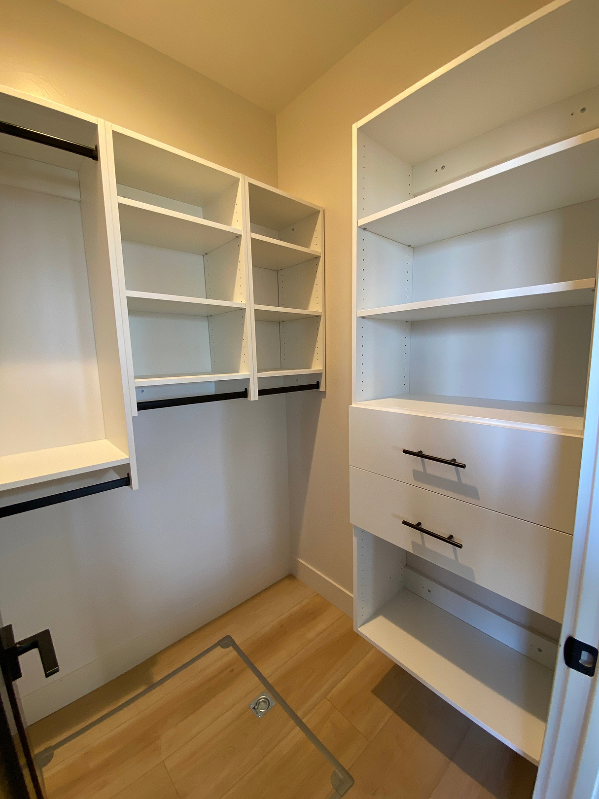 Oval Hanging Rod | Modular Closets