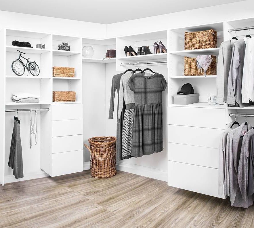 How to Keep Your Closet Organized for the Holiday Season