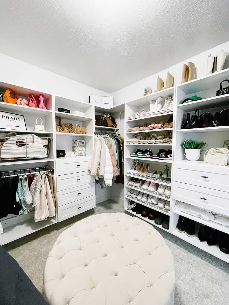Customer photo of boutique-style large white Vista walk in