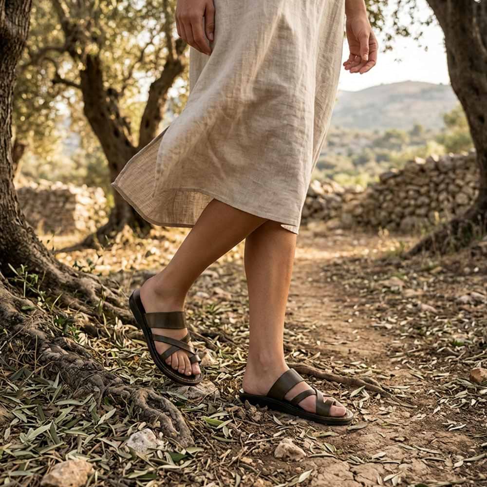 The Good Shepherd - Leather Toe Loop Sandal | Olive