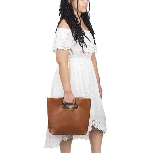 Leather Handbag in honey - model view
