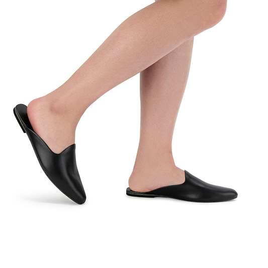 Nihi - Model wearing Pointed toe Leather Mule | Black side view