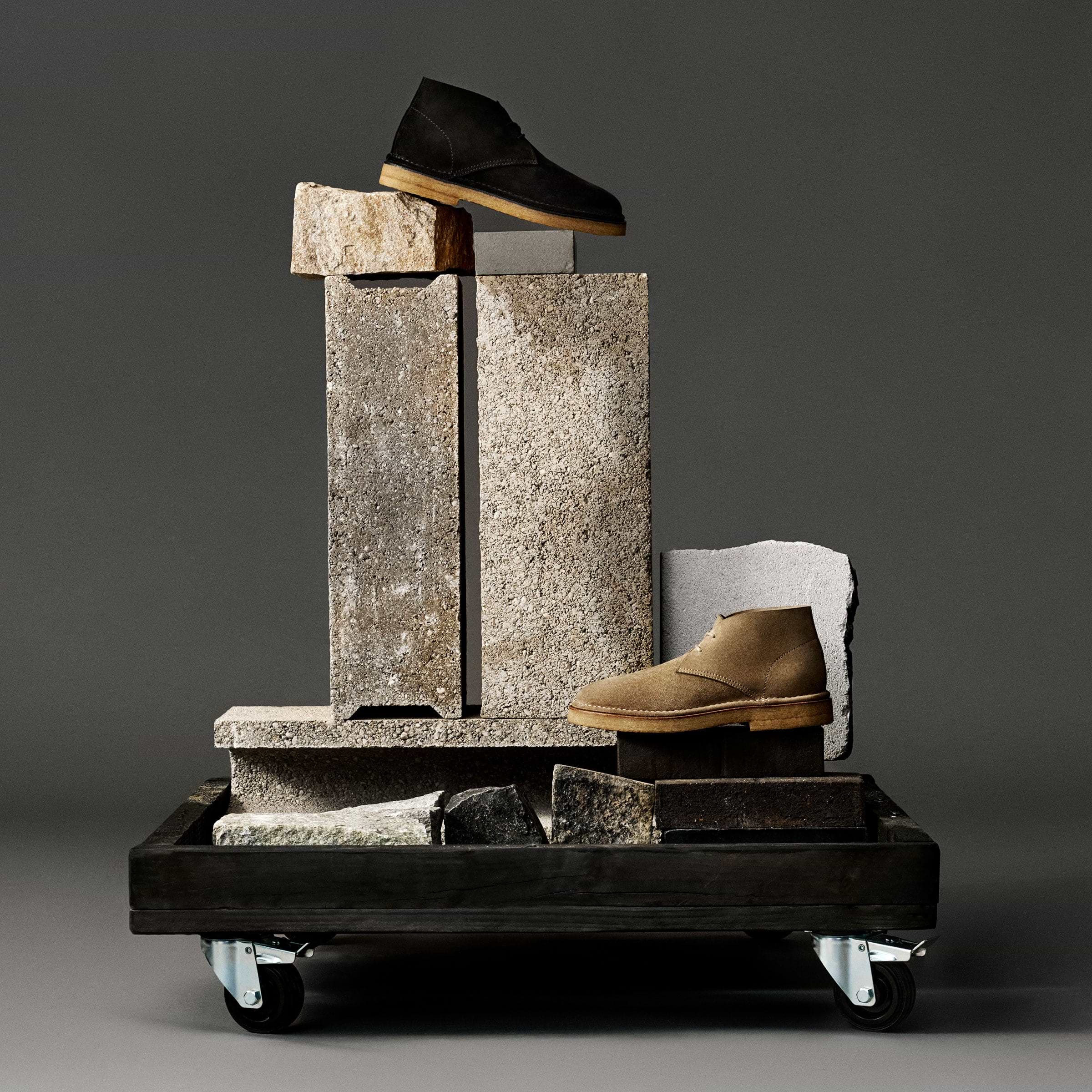 Pierre Hardy DESERT BOOTS ANTOINE, cuir de veau velours sable, vue 2