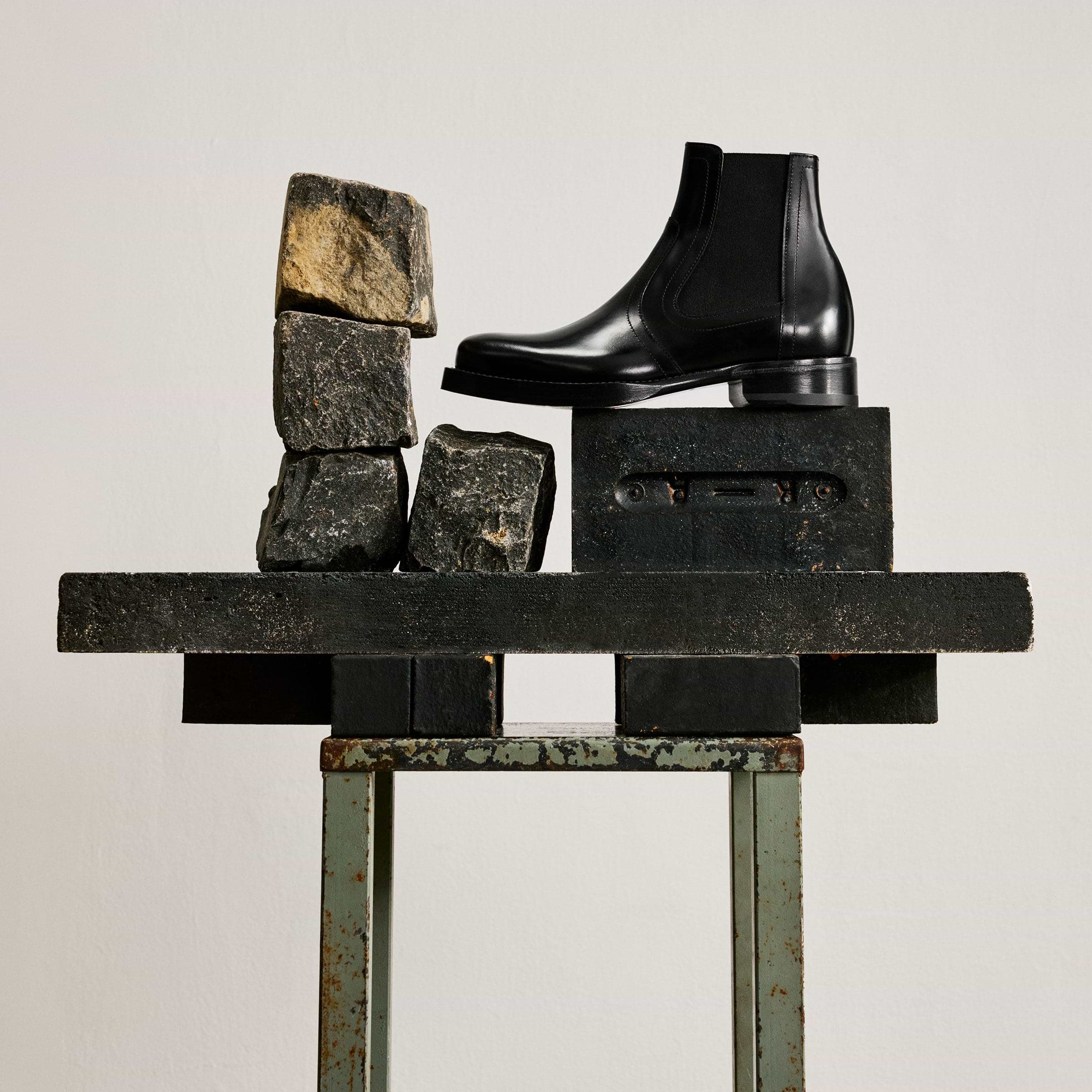 Pierre Hardy BOTTINES HEROES, cuir de veau verni noir, vue 2