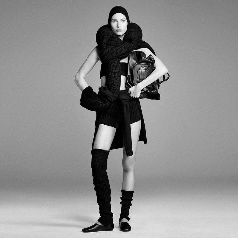 Silhouette noire et sac de cuir