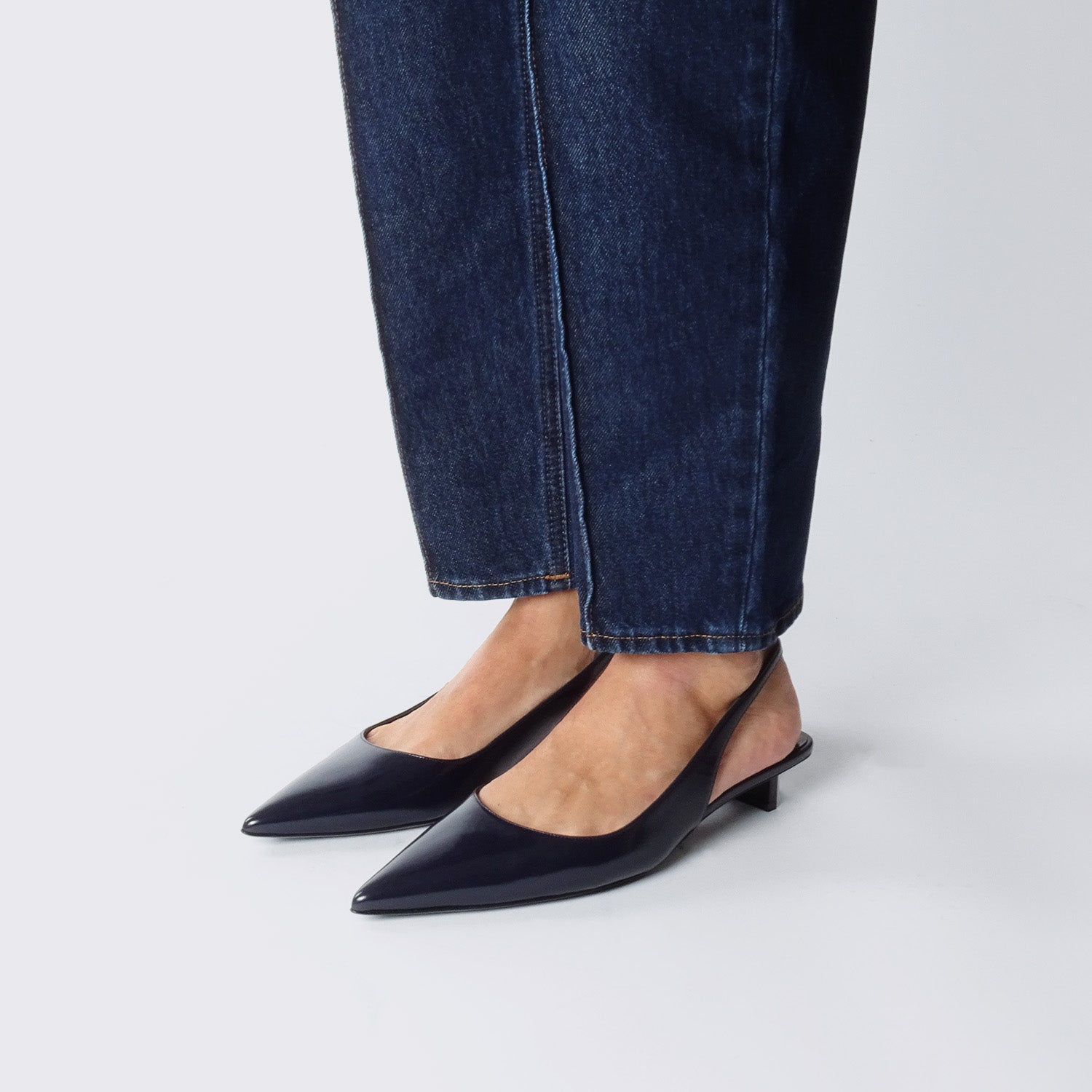 Pierre Hardy ESCARPIN SLINGBACK STELLA, cuir d'agneau verni bleu marine, vue 4