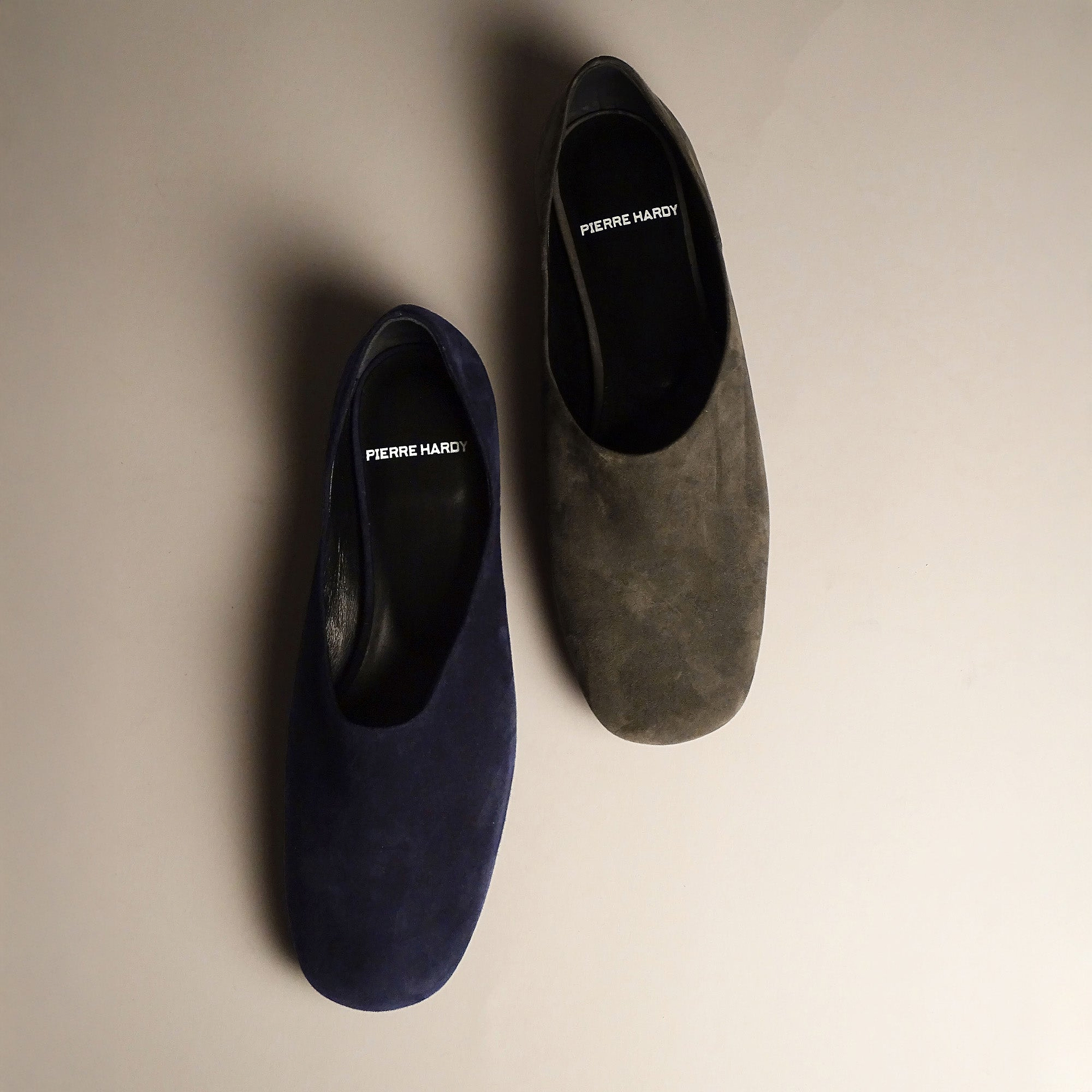 Pierre Hardy CHAUSSURES À ENFILER PIA, cuir de chevreau velours bleu marine, vue 6