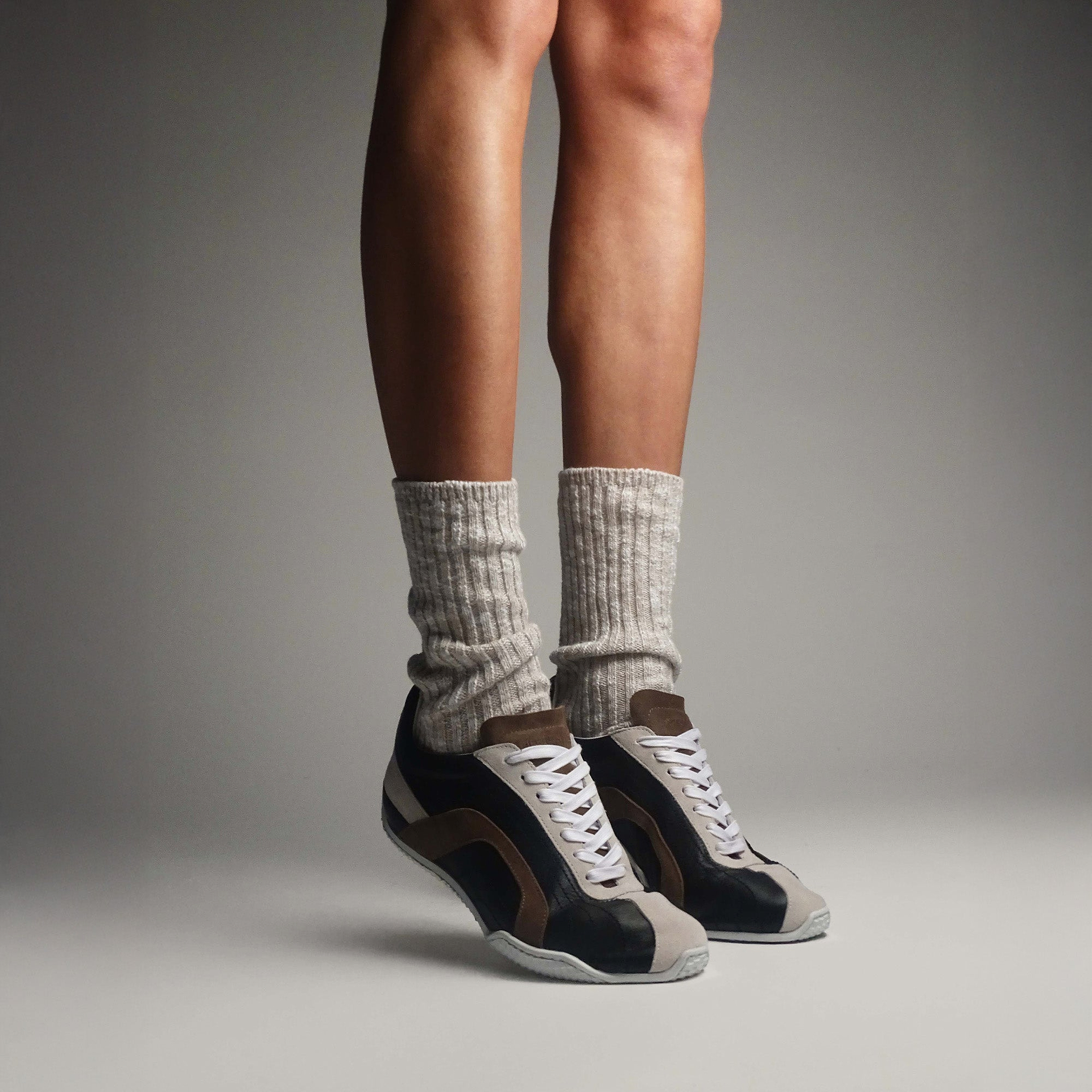Pierre Hardy BASKETS JUMP, cuir de veau noir et cuir de veau velours marron & blanc cassé, vue 6