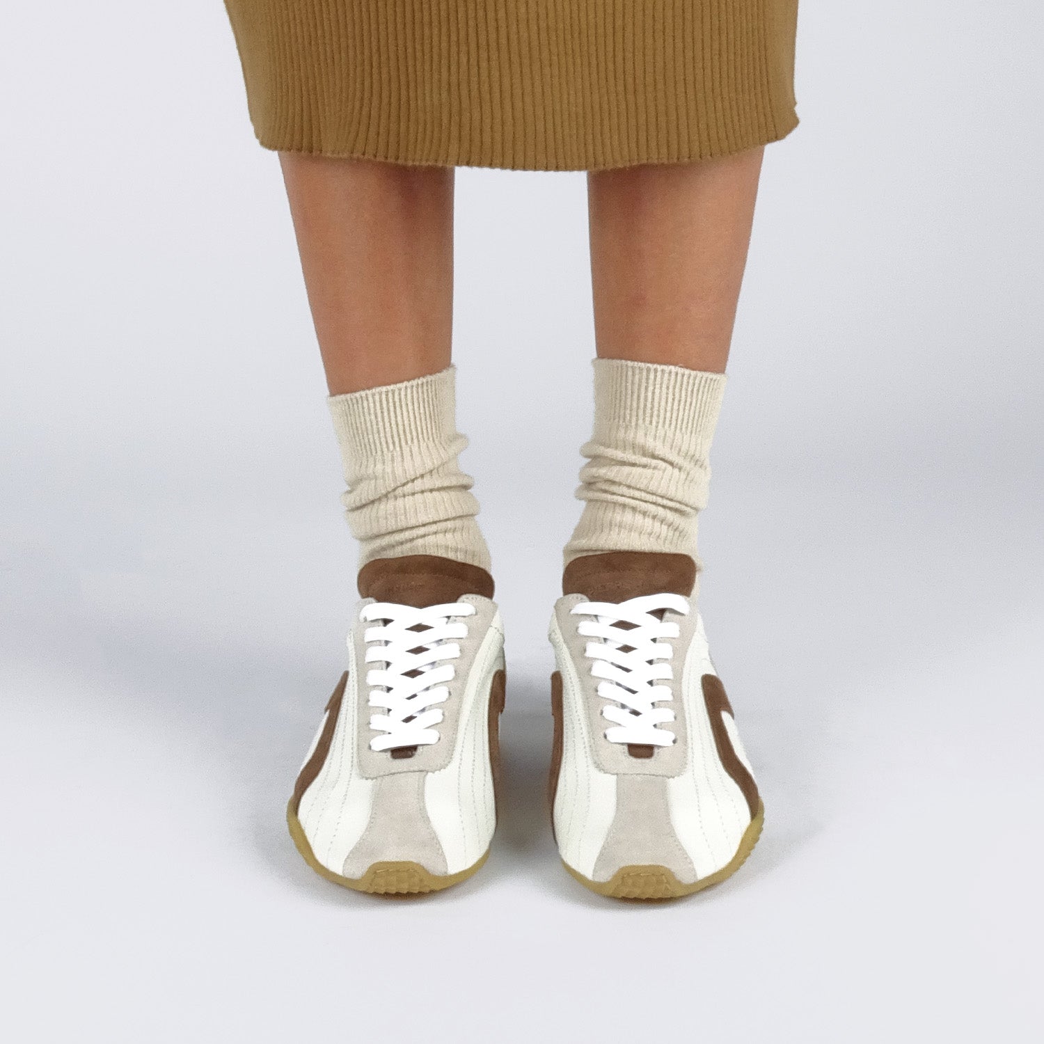 Pierre Hardy BASKETS JUMP, cuir de veau blanc et cuir de veau velours marron & blanc cassé, vue 3