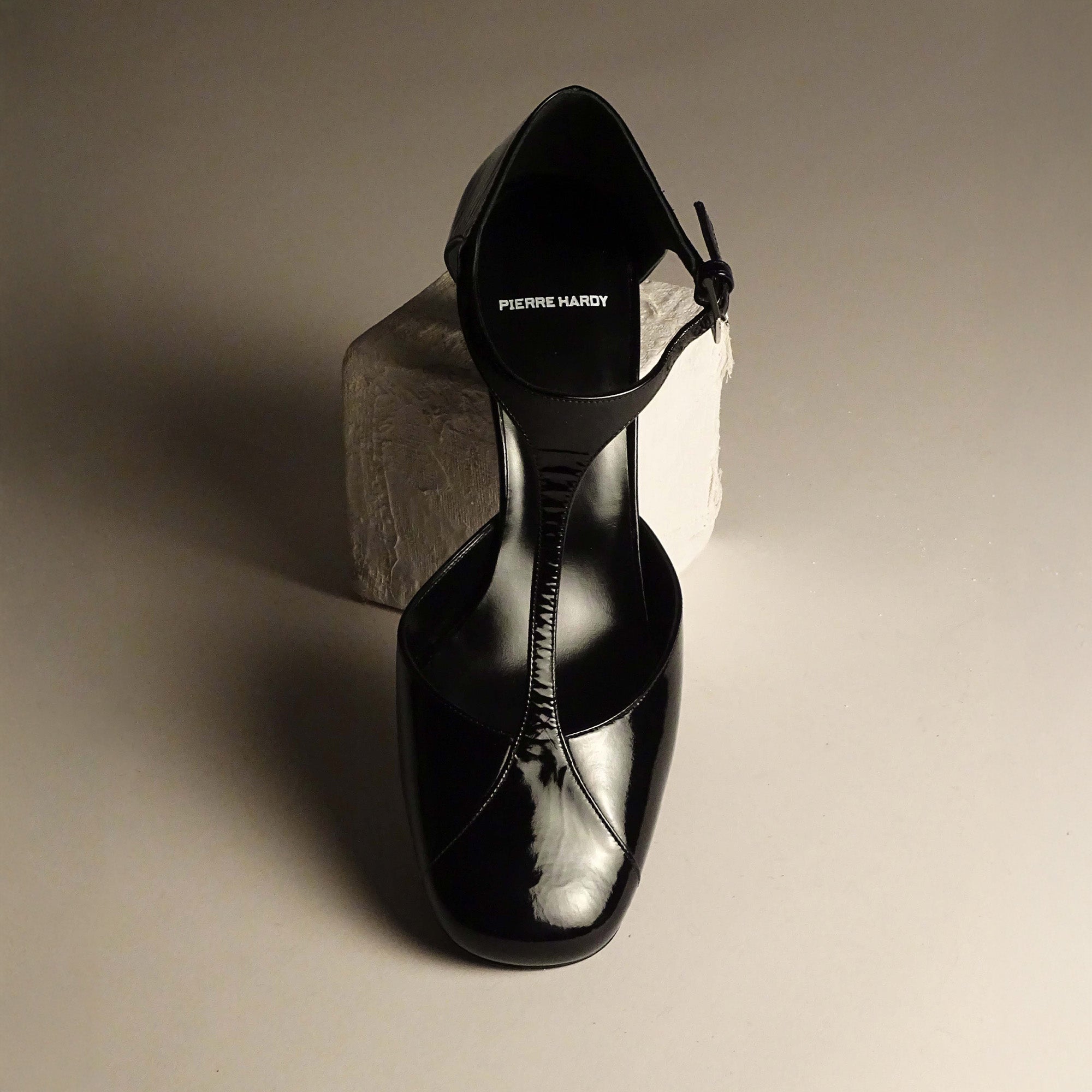 Pierre Hardy ESCARPIN SYLVIA, cuir de chevreau verni noir, vue 8