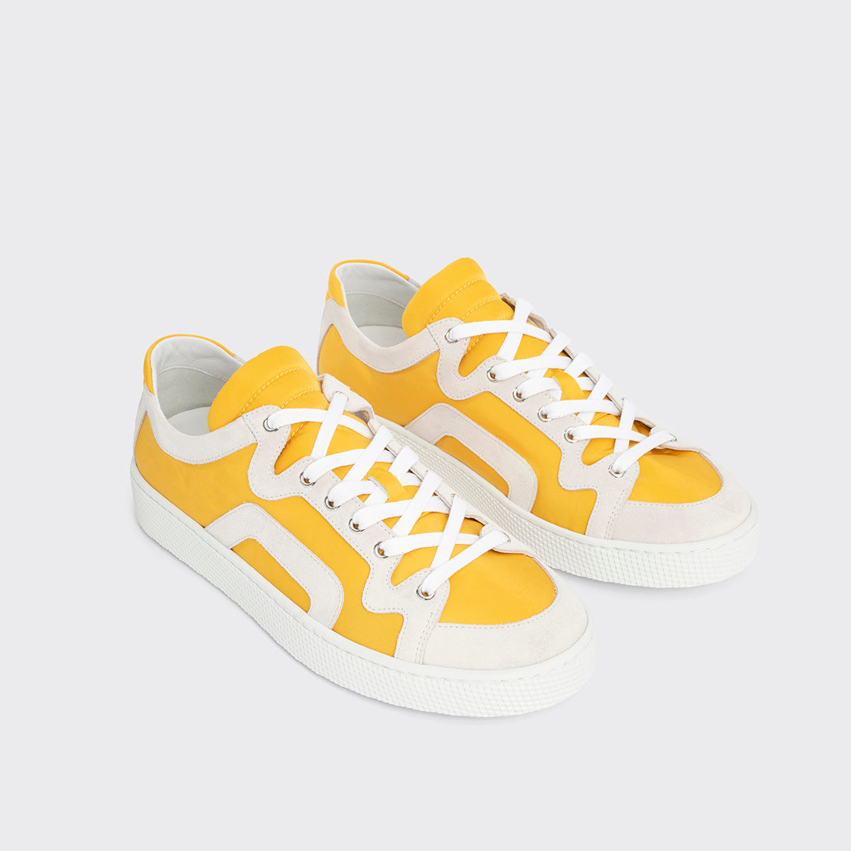 Pierre Hardy BASKETS ALPHA - HOMME, toile de nylon jaune et cuir de veau velours blanc, vue 8