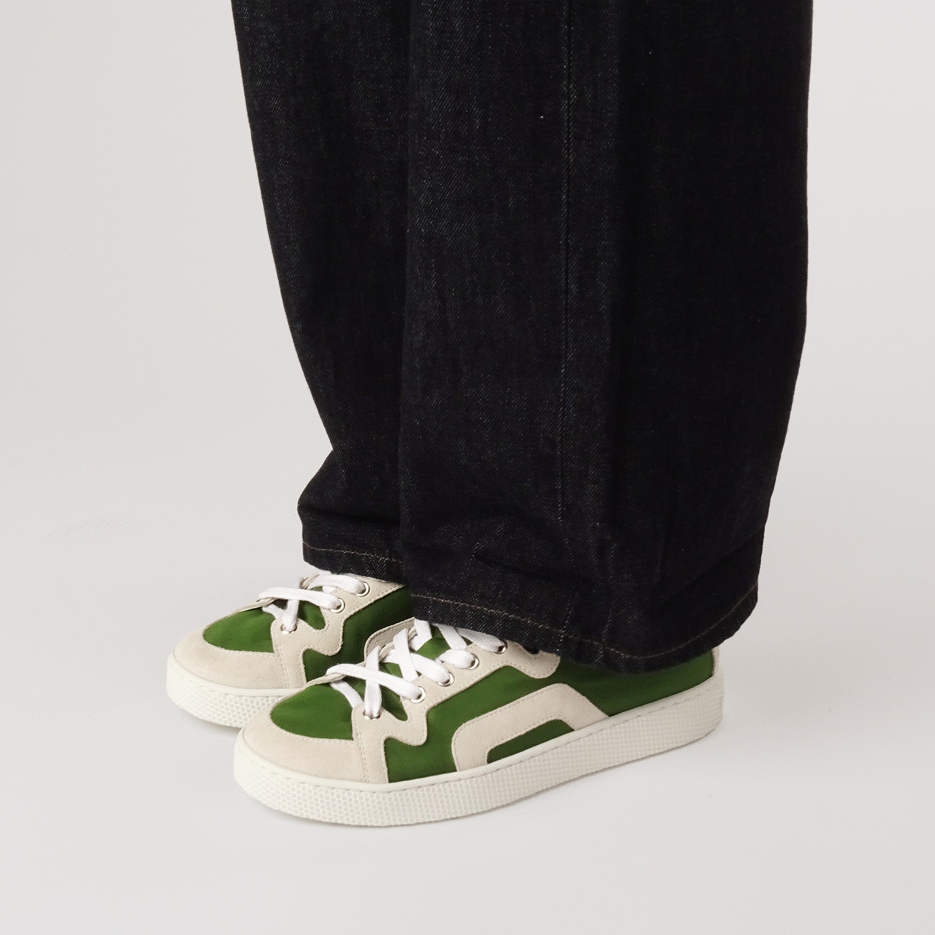 Pierre Hardy BASKETS ALPHA - HOMME, toile de nylon verte et cuir de veau velours blanc, vue 5
