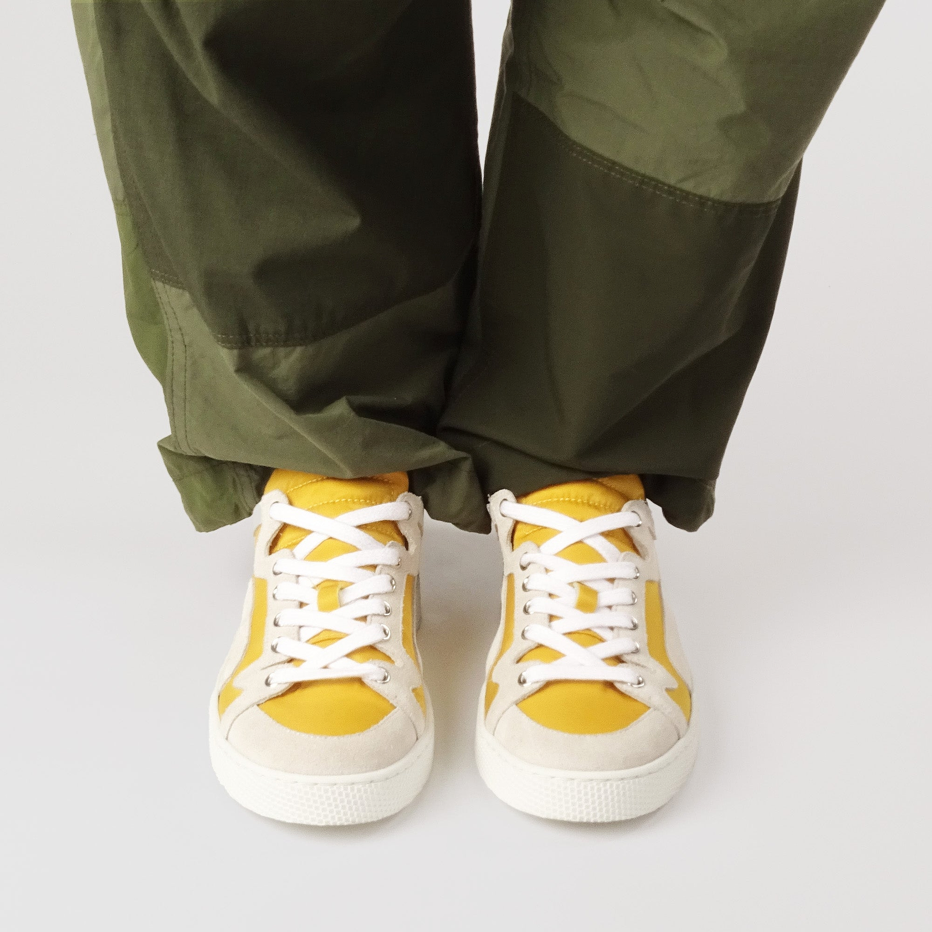 Pierre Hardy BASKETS ALPHA - FEMME, toile de nylon jaune et cuir de veau velours blanc, vue 4