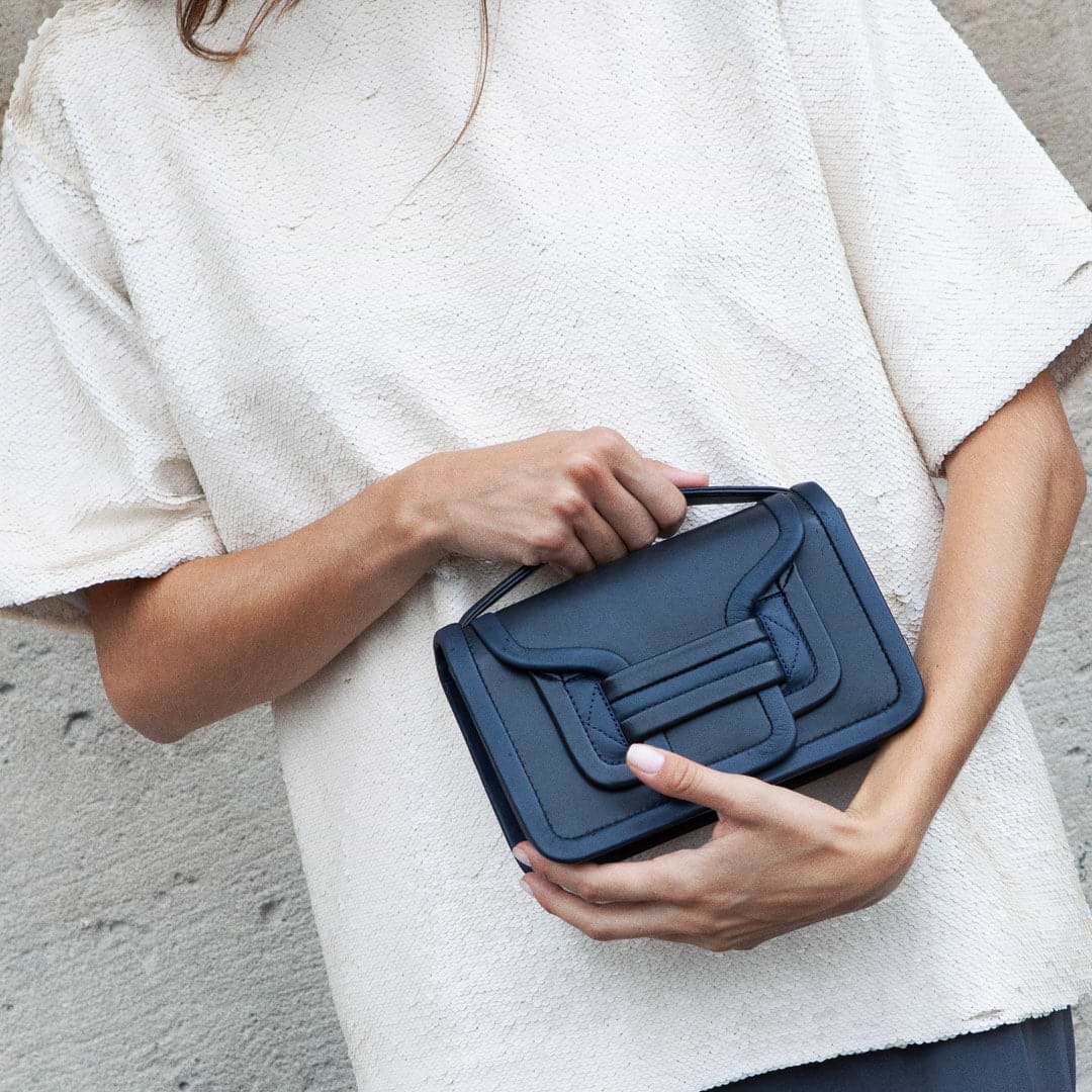 Pierre Hardy SAC À MAIN ALPHA, cuir d'agneau bleu marine et noir, vue 5