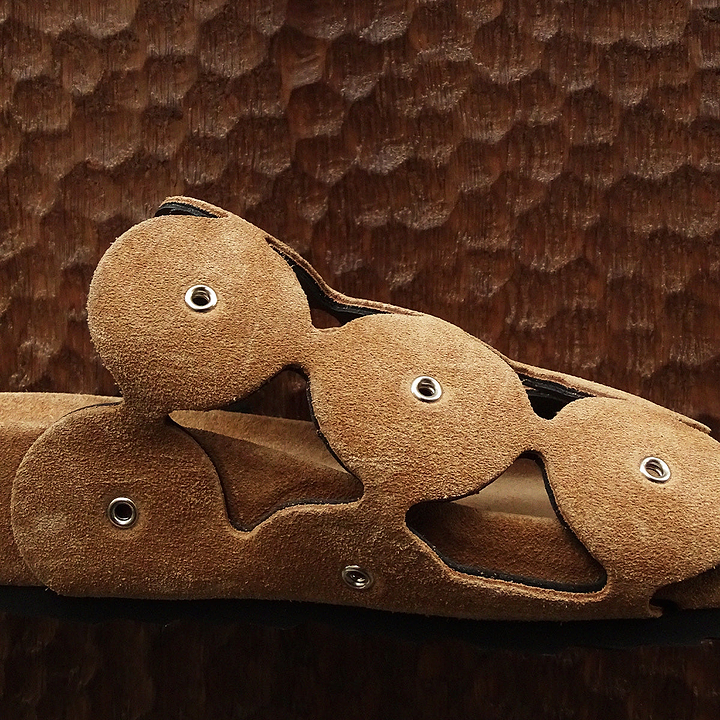 Pierre Hardy BEACH BULLES À OEILLETS, veau velours noisette, vue 7