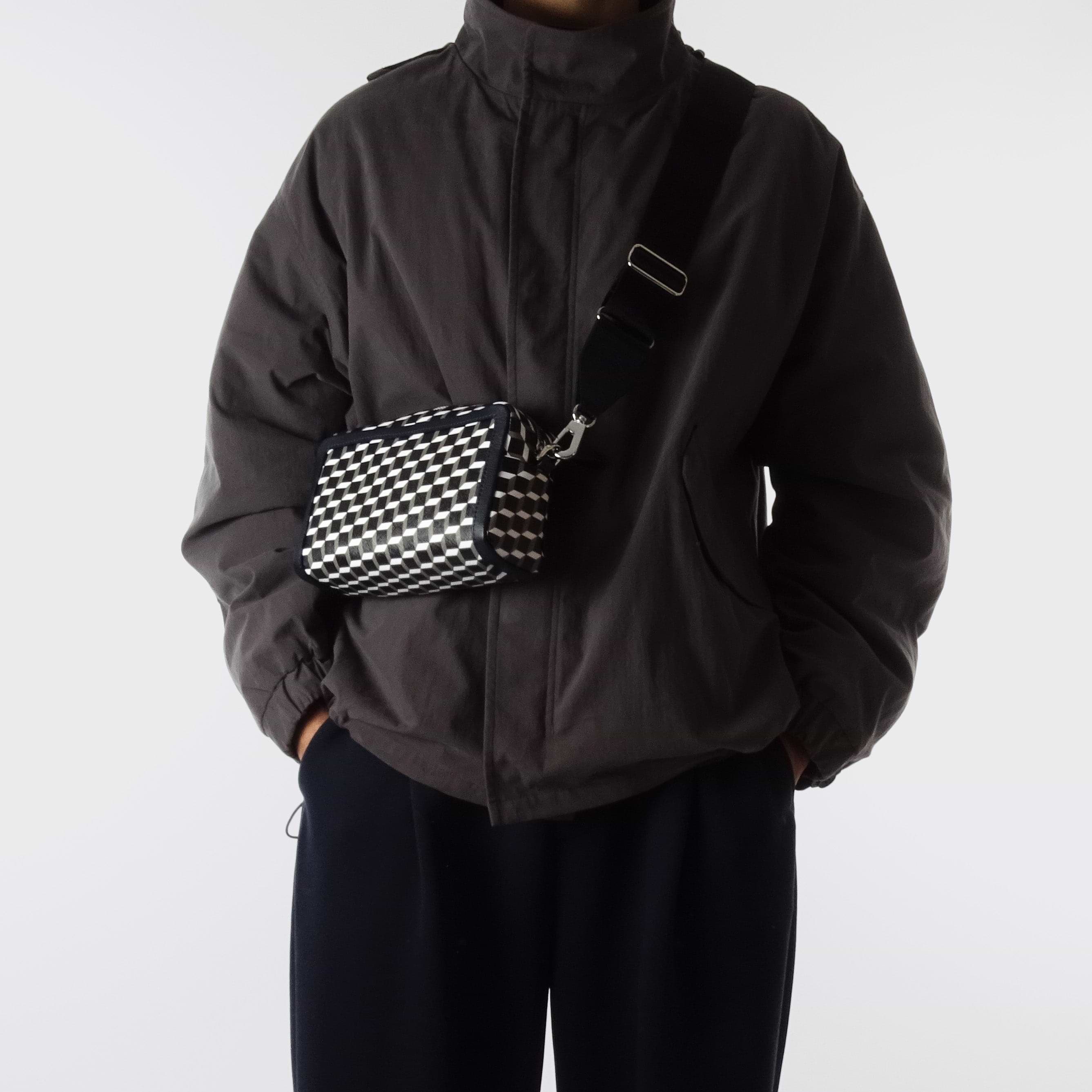 Pierre Hardy SAC MAXI CUBE BOX, toile enduite cube perspective et cuir de veau noir, vue 5