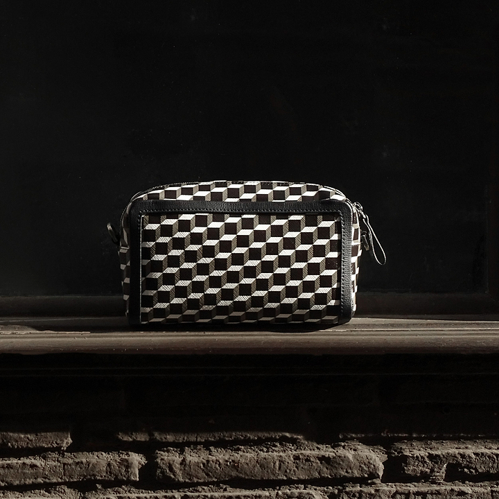 Pierre Hardy MAXI CUBE BOX BAG, cube perspective coated canvas and navy grained calfskin, vue 4