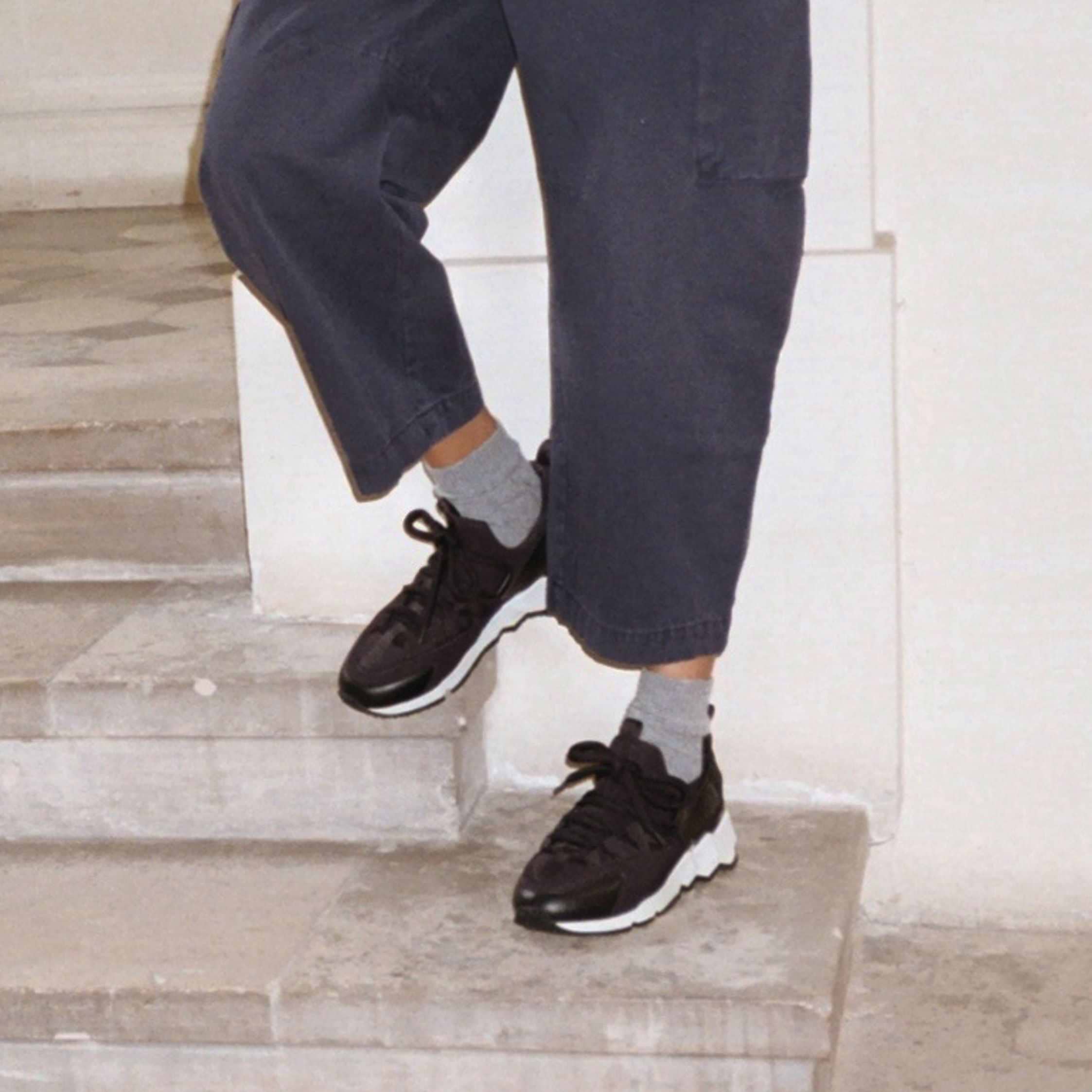 Pierre Hardy BASKETS TREK COMET, néoprène noir avec empiècements en cuir d'agneau noir verni, ainsi qu'en cuir de veau noir, vue 7